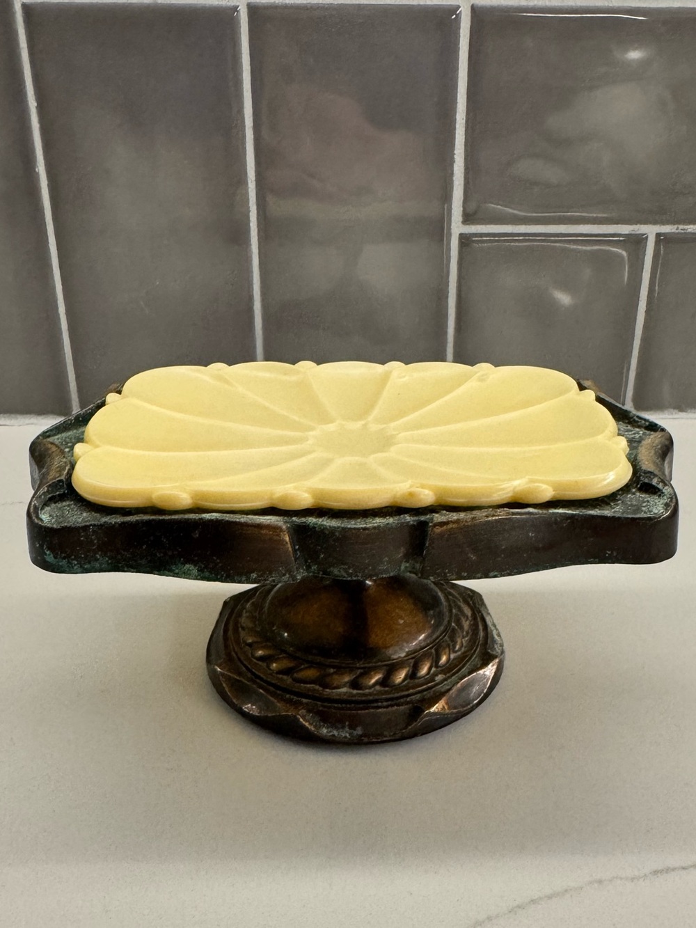 Vintage Carriage House Pedestal Soap Dish